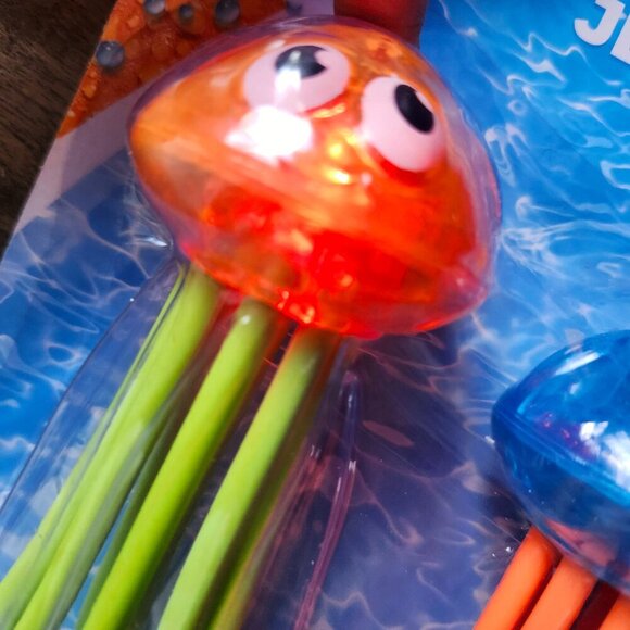 FUN BANZAI Light-up Jellyfish BNIP Diving Toy Learning Toy 2 Pack - Picture 3 of 6